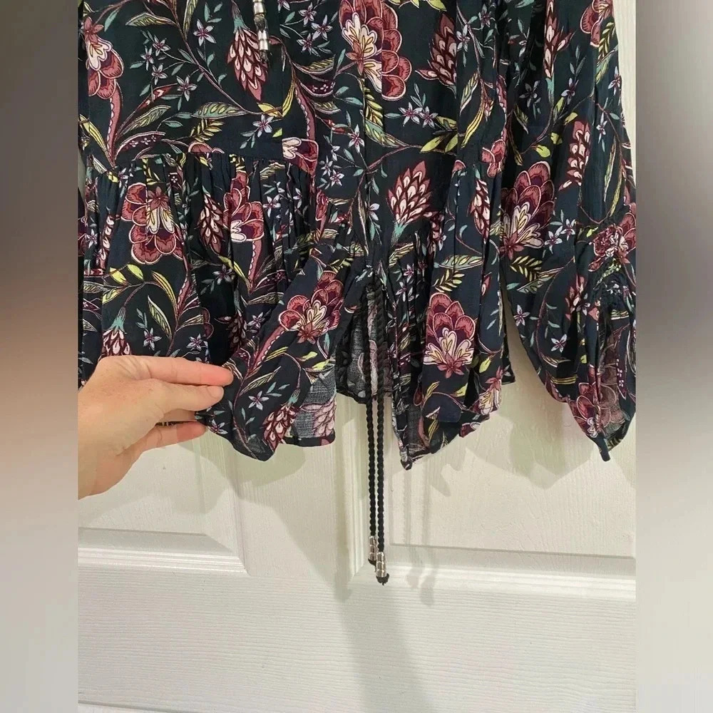 William Rast Black Purple Floral Tie Front Peasant  Blouse Ruched Sleeve Size XS - Picture 4 of 10